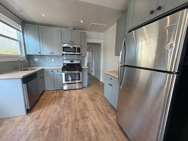 Building Photo - Charming Imperial Beach Home Minutes from the Coast