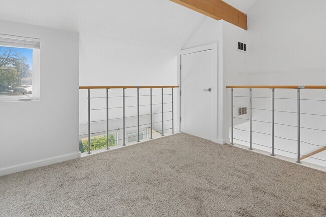 Building Photo - $1,540.95- 1 Bed, 1 Bath Lofted Apartment in Lakewood with Central AC!