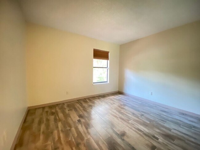 Building Photo - The Oaks of Leesburg