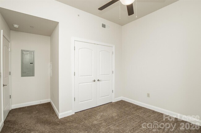Building Photo - 701 Royal Ct