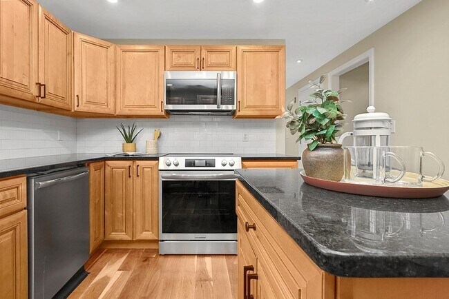 Building Photo - 94 Hudson Rd