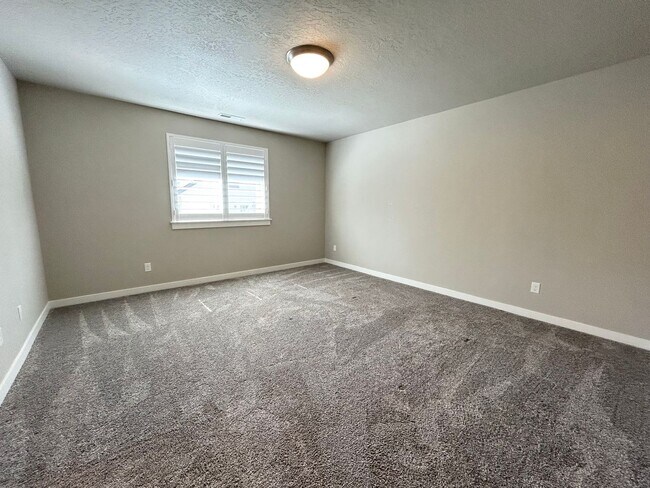 Building Photo - Stunning 3 bedroom 2 bathroom home in Meri...