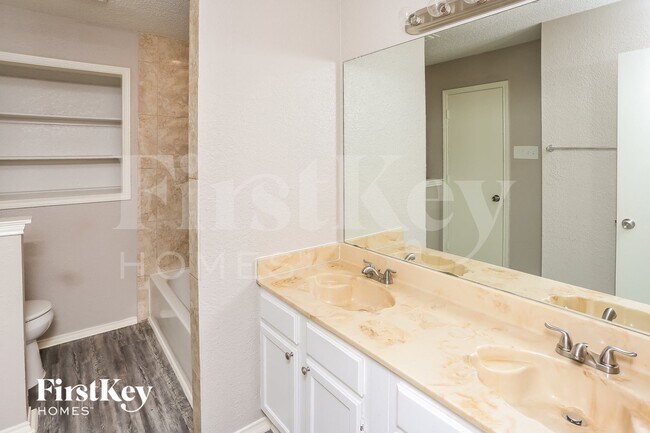 Building Photo - 1269 Roan Dr