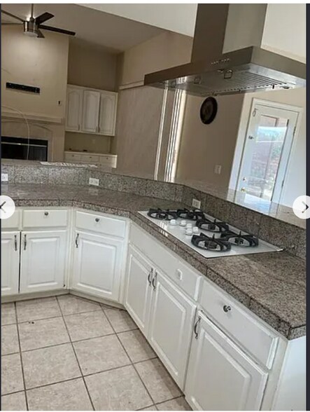 Building Photo - 5500 Granite Falls Way