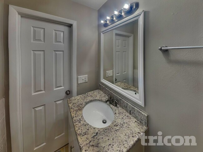 Building Photo - 1108 Fountainhead Dr