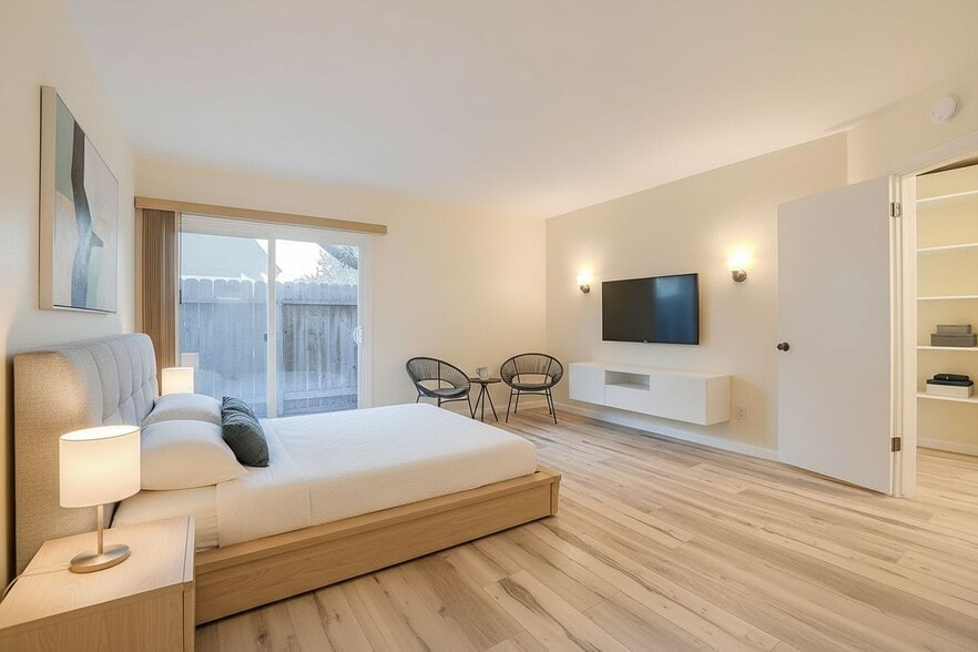 Master bedroom furnished - Optional with additional cost - 338 Orizaba Ave