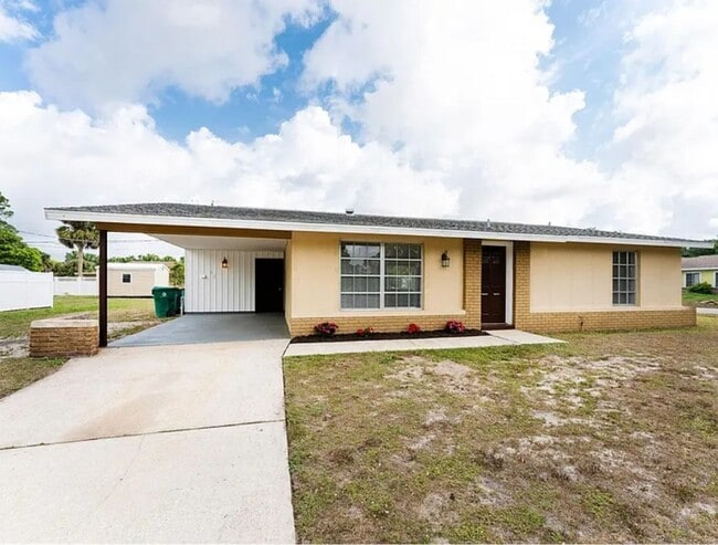 Primary Photo - Charming 2 Bedroom, 2 Bath Home in Port Ch...