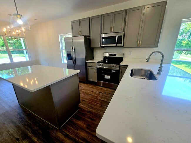 Building Photo - Gleaming new 3br/2ba construction in South Knoxville