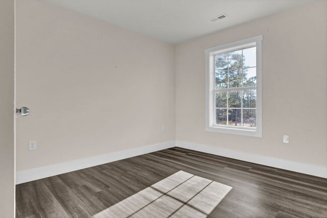 Building Photo - Cozy 3-Bedroom Home in Belvedere Plantation