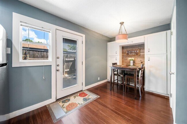 Building Photo - 7409 Shadow Hill Dr