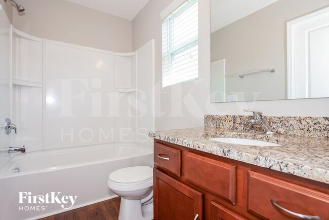 Building Photo - 8120 Dumphries Dr