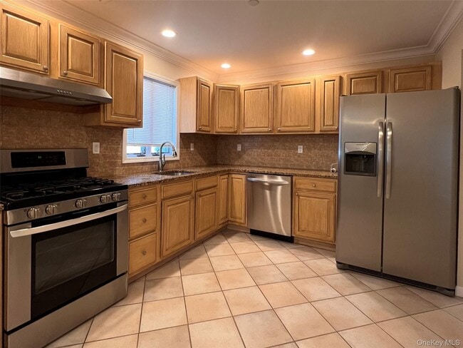 Building Photo - 112 2nd St