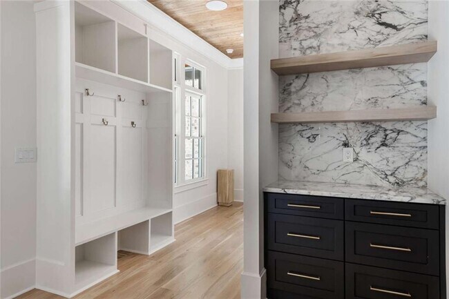 Building Photo - 402 Timberview Trail