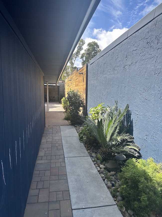 Building Photo - Bright and Airy Sunnyvale Home with Updated Bathrooms and Private Yard