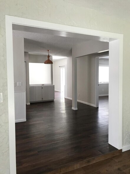 Building Photo - 433 San Jose Dr