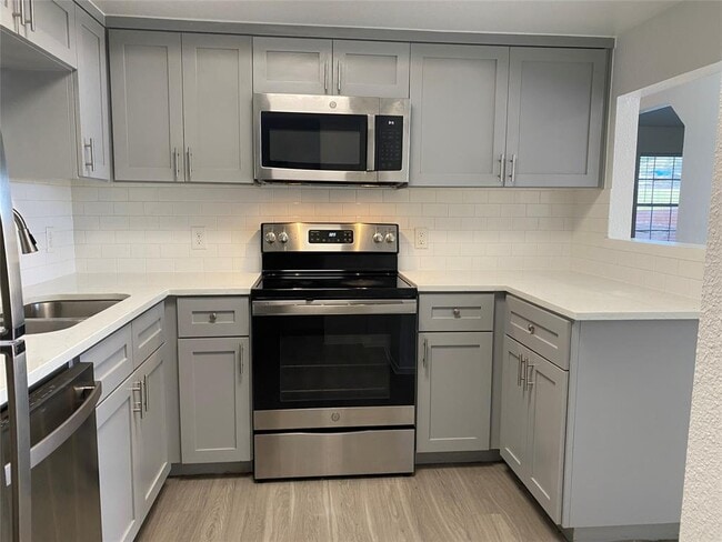 Building Photo - 9511 Aberdeen Way