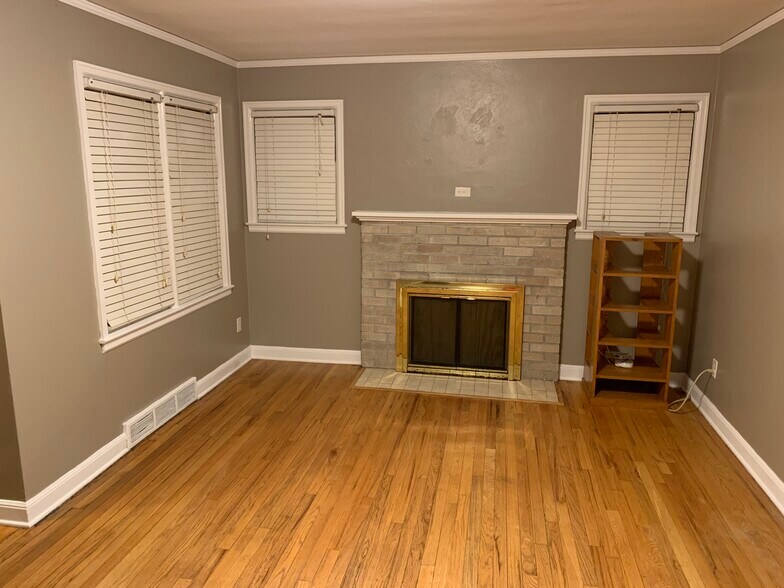 Living Room - 2902 Wood Street