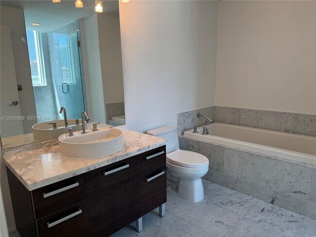 Building Photo - 253 NE 2nd St