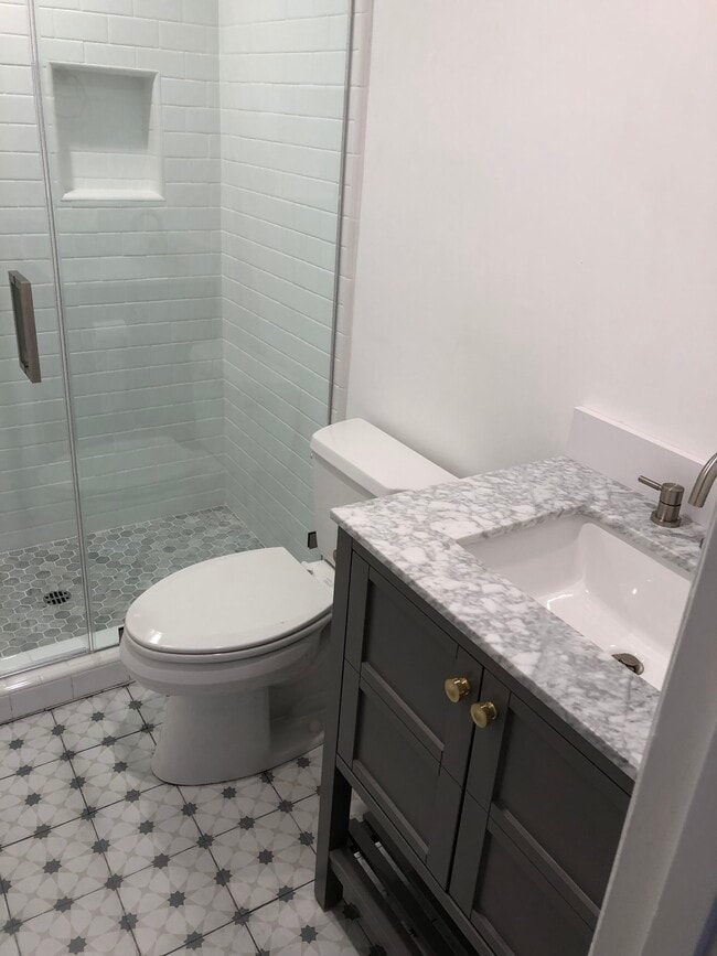 Building Photo - 202 39th St