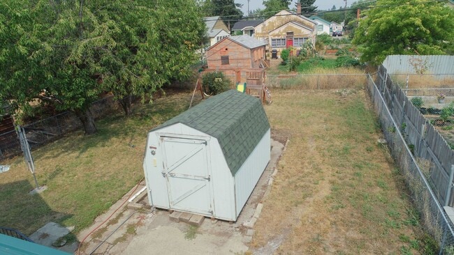 Building Photo - Cute older Craftsman home on locate on Spo...