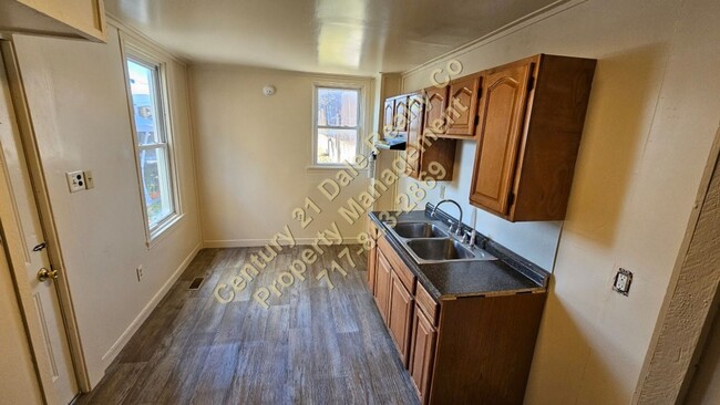 Building Photo - 3 Bedroom 1 Bath Home in York City with Of...