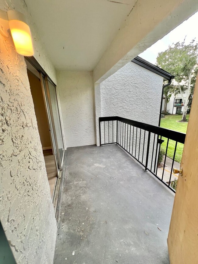 Building Photo - $1,581 - 2 Beds / 1.5 Baths - Condo - Comp...