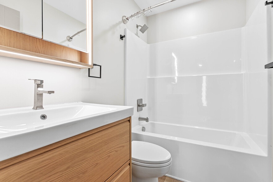 Building Photo - 2517 Vallette St