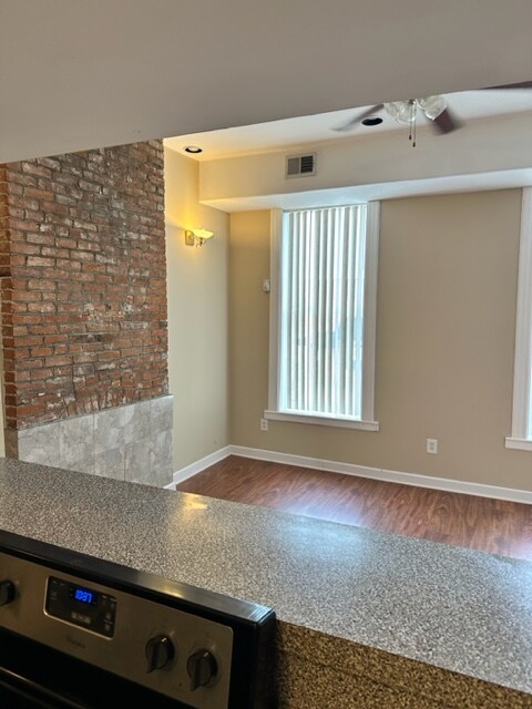 Building Photo - 2348 Rutger St