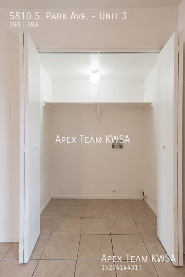 Building Photo - $1150- 2 Bed | 1.5 Bath Townhome Unit with...