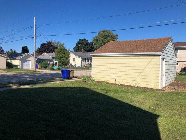 Building Photo - Charming 3-Bedroom Home Near Kenosha Dream Park