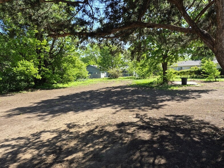 Building Photo - 312 S Rose Hill Rd