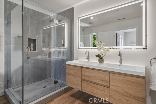 Building Photo - 2536 Cotner Ave