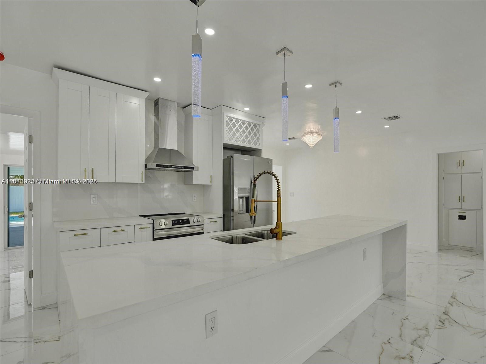 Building Photo - 11011 NE 9th Ct