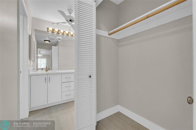 Building Photo - 6319 Bay Club Dr