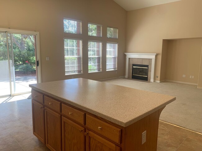 Building Photo - Paradise Valley Home!