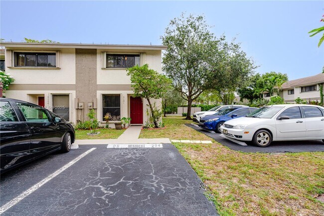 Building Photo - 3024 S Oakland Forest Dr