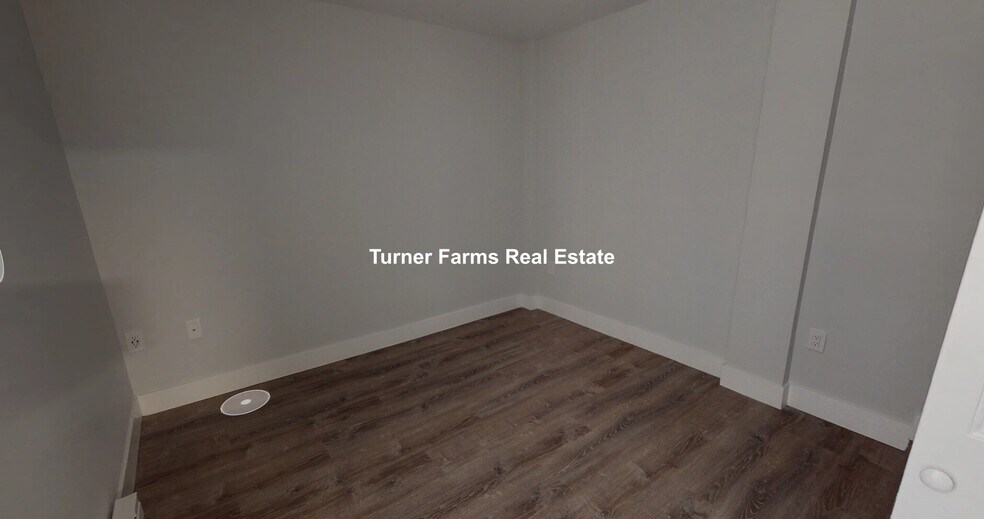 Building Photo - 211 Park Dr