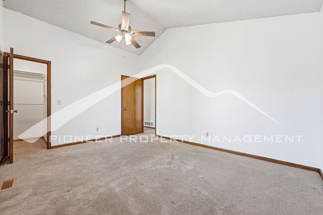 Building Photo - Spacious Home with Washer/Dryer and Central AC