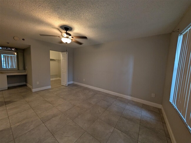 Building Photo - 5550 NW 61st St