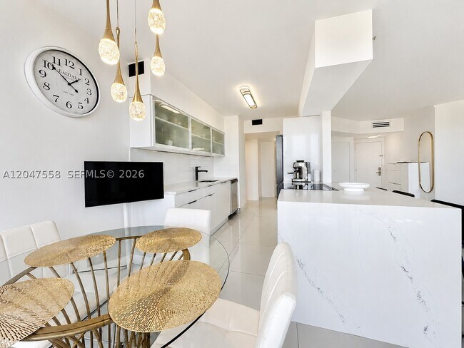 Building Photo - 3640 Yacht Club Dr