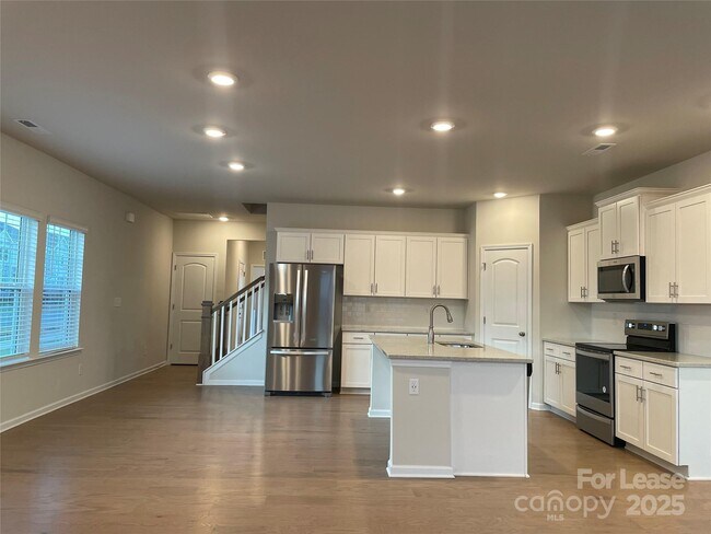 Building Photo - 403 Wescott St