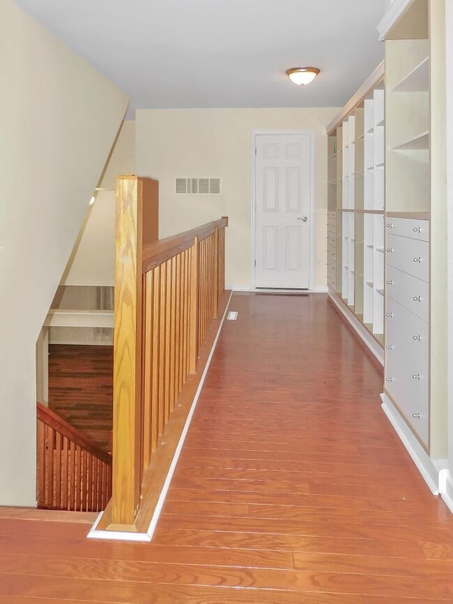 Building Photo - 48145 Mayflower Dr