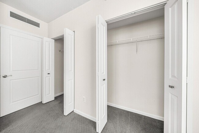 Building Photo - 403 S Sapodilla Ave