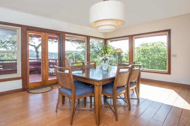 Building Photo - Gated 4bd/3ba Kentfield Home