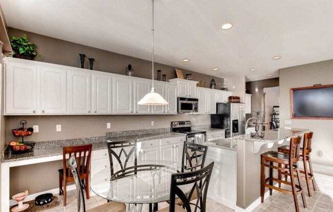 Building Photo - Beautiful 5 Bed 2.5 Bath Renton Home!