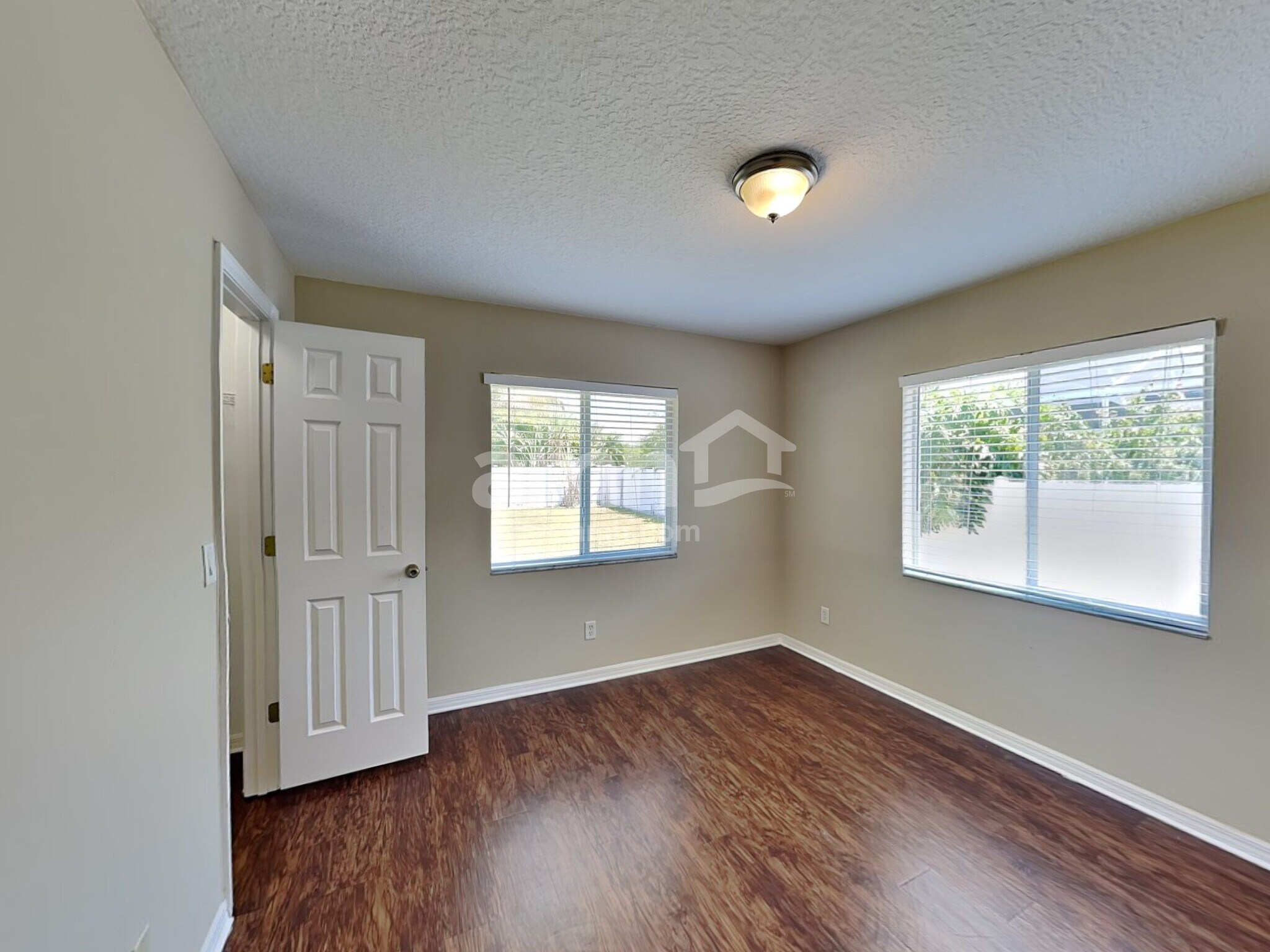 Building Photo - 6228 34th Pl E