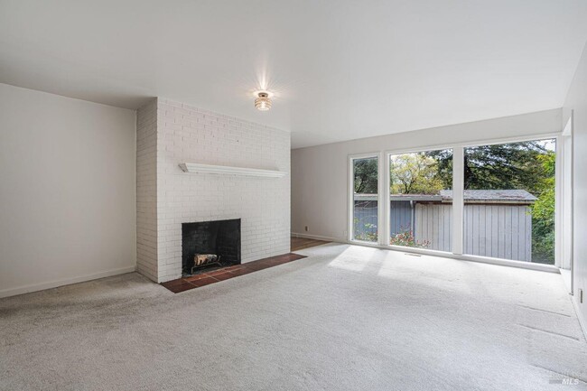 Building Photo - 153 Willow Ave