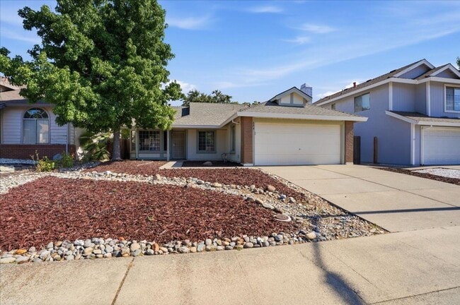 Building Photo - 604 Hovey Way
