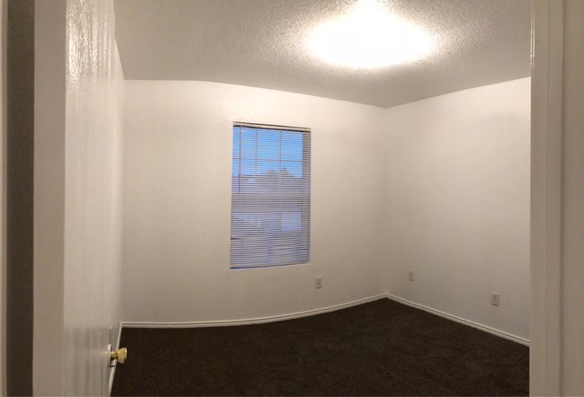 Building Photo - 4302 Deek Dr