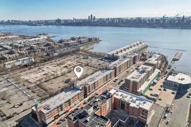 Building Photo - 1110 City Pl
